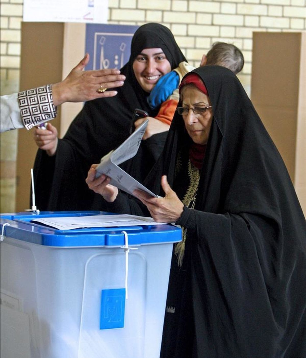Las elecciones al Parlamento iraní, actualmente dominado por los conservadores, se celebrarán el 2 de marzo de 2012, anunció hoy el ministro de Interior, Mustafa Mohamad Nayar. EFE/Archivo