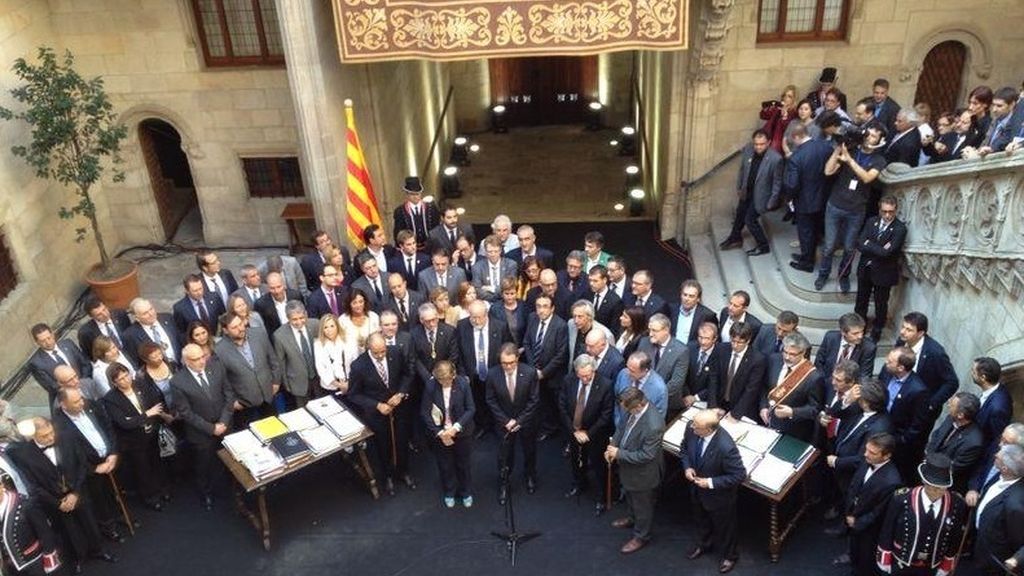 Más de 800 alcaldes catalanes se unen para apoyar el proceso soberanista
