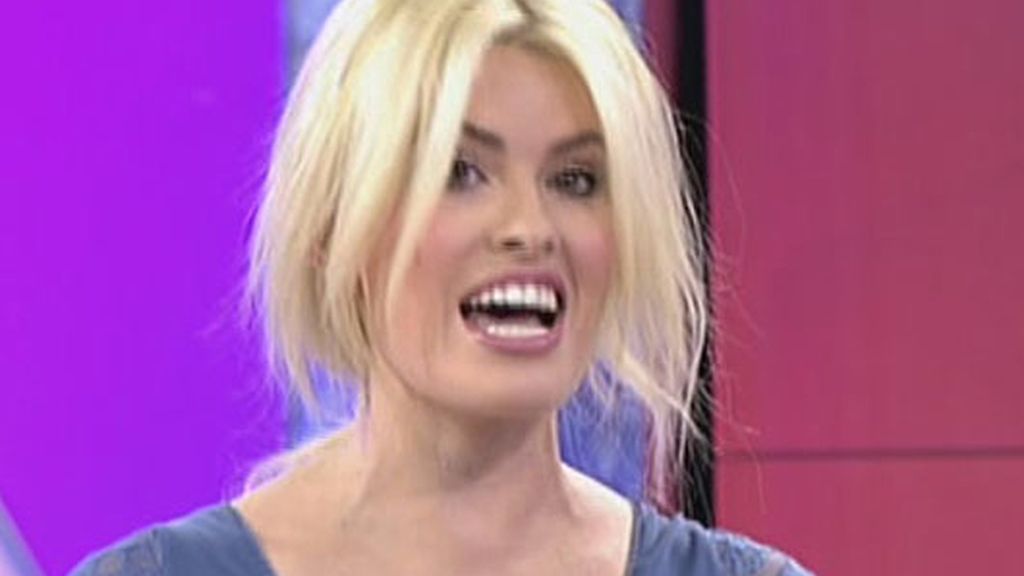 Adriana Abenia, de corto