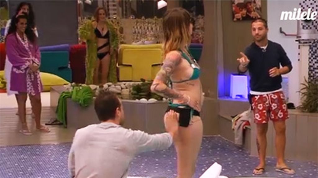 Las chicas suben la temperatura de la casa