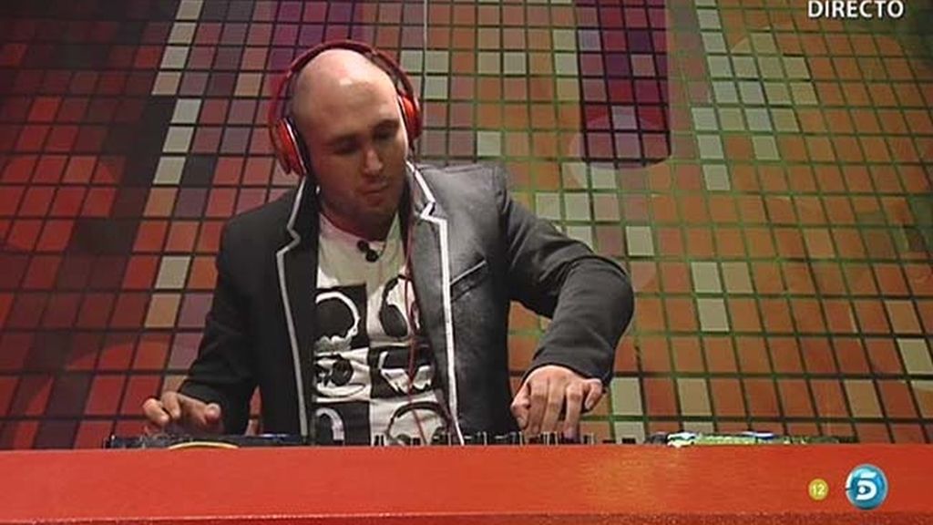 El hijo de Isabel Pantoja ha pinchado un tema inédito para los concursantes