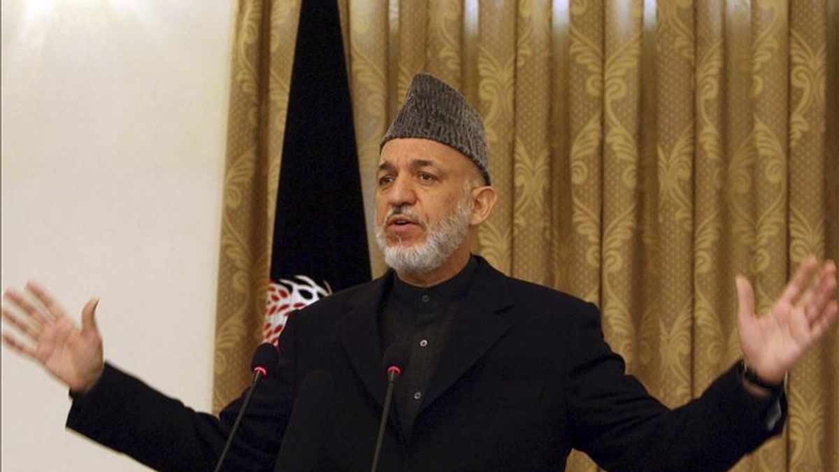El presidente de Afganistán, Hamid Karzai, durante una rueda de prensa en la oficina presidencial en Kabul, Afganistán. EFE