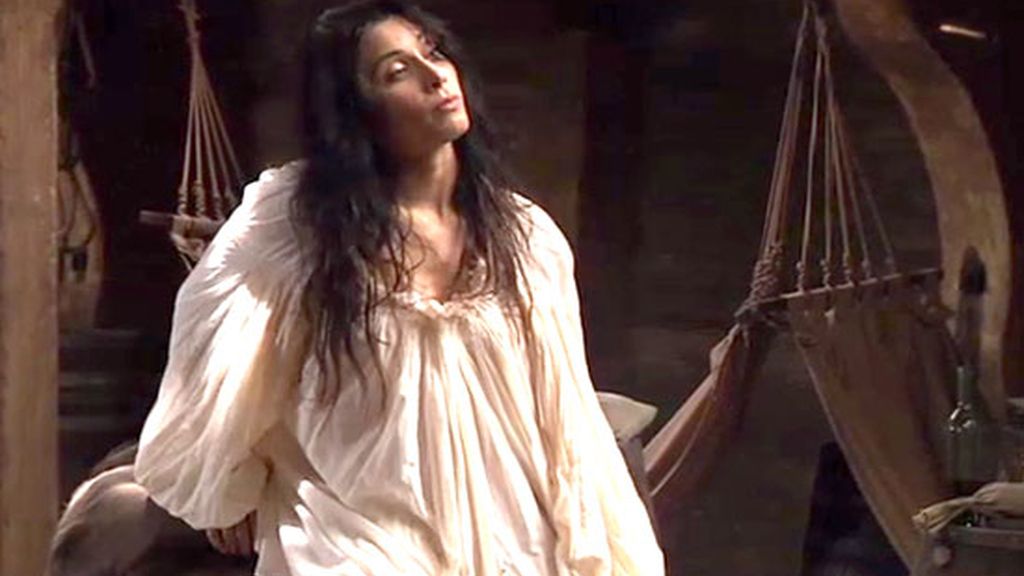 Carmen Bocanegra pierde la ropa