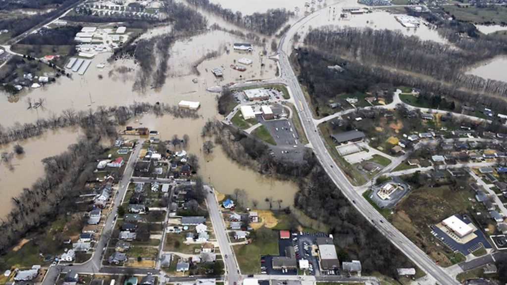 La población estadounidense se moviliza para combatir las inundaciones