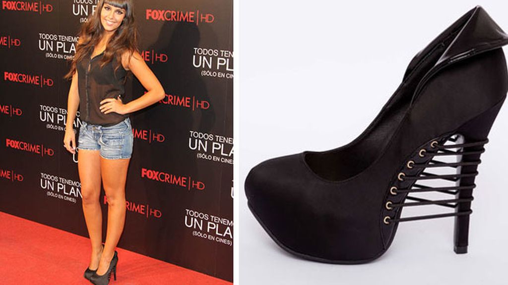 Cristina Pedroche, con los 'zapatos corsé' de Esther Calma