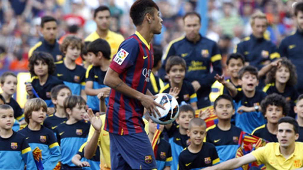 Neymar, presentado oficialmente en el Camp Nou