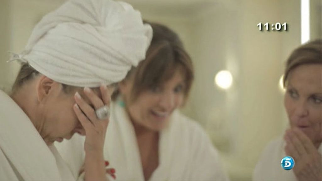 Paloma Barrientos, Marisa Martín Blázquez, Beatriz Cortázar, Paloma García Pelayo y Miguel Ángel Nicolas, cotilleos en la peluquería