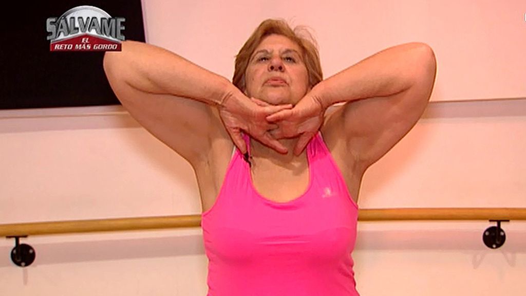Carmen Bazán intenta hacer yoga