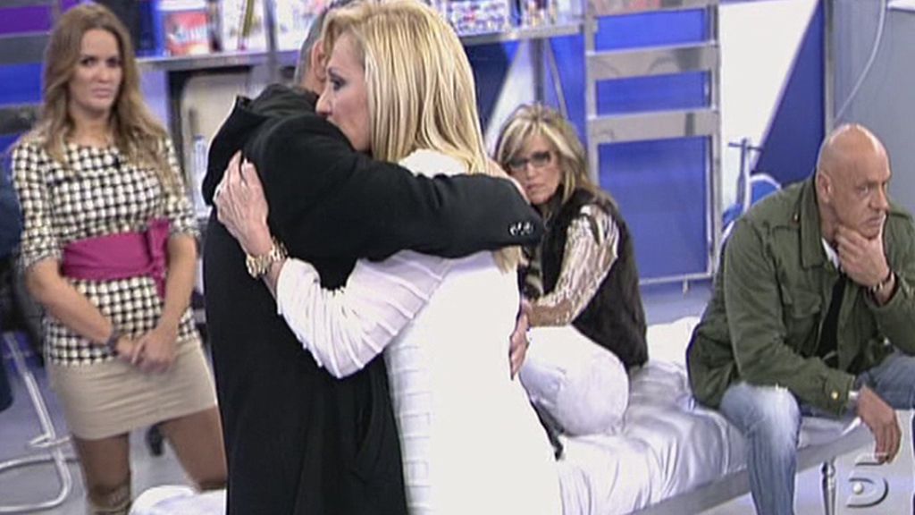 La colaboradora llora recordando: "hablando le hice daño a mi hija"
