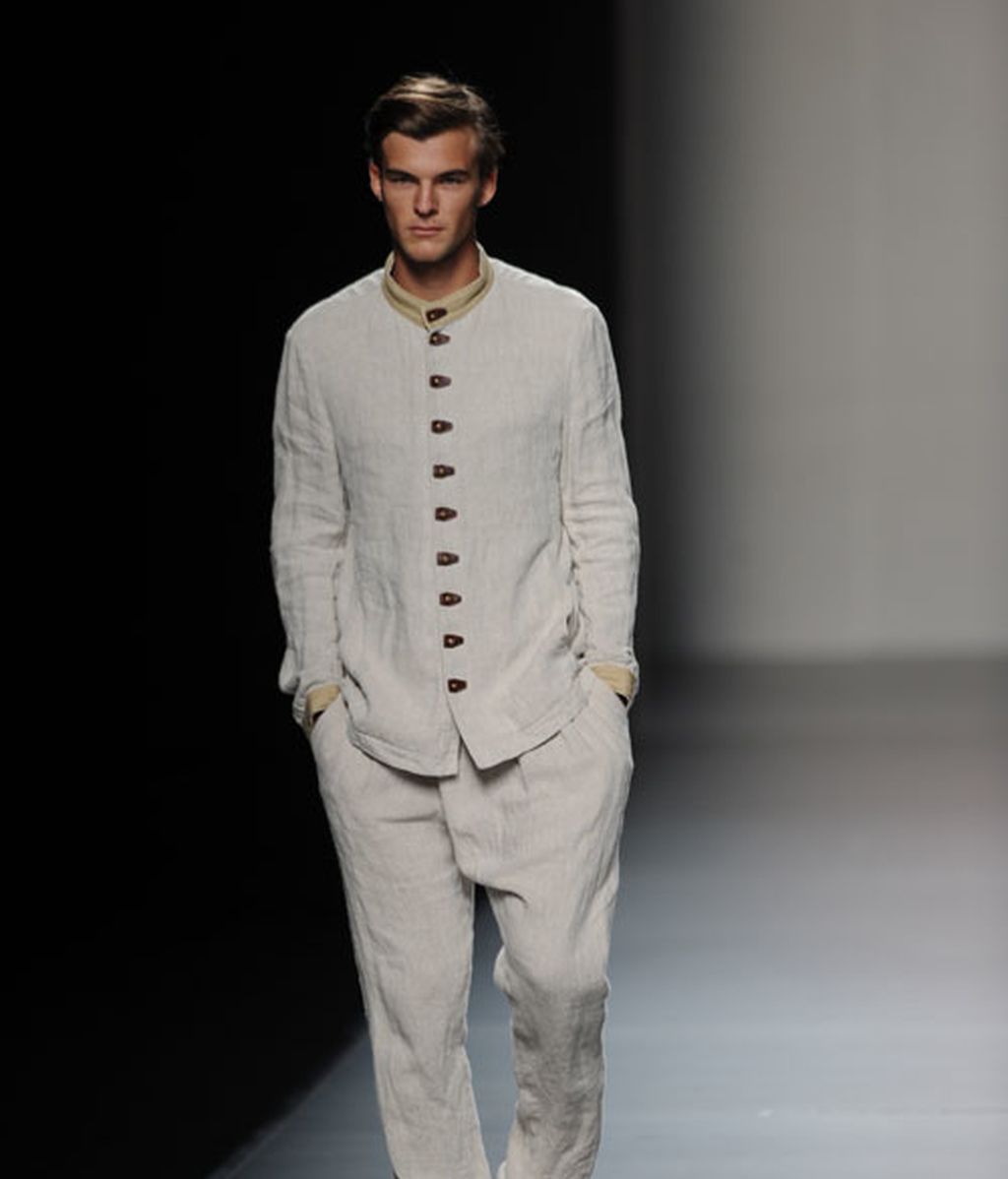 Vuelta a los 50 con Adolfo Domínguez