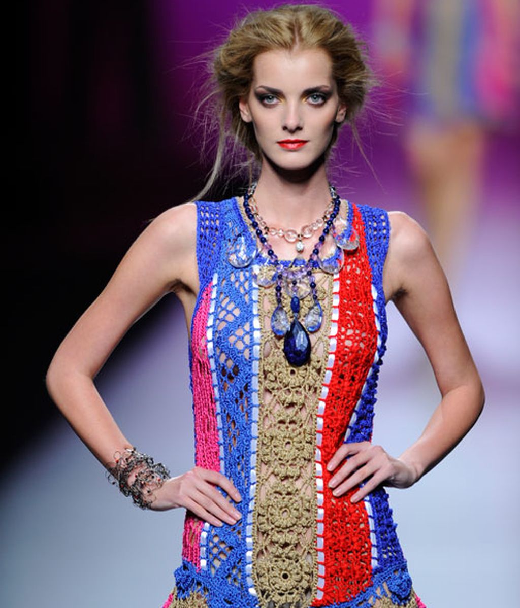 Pasado y presente se fusionan en el desfile de Francis Montesinos