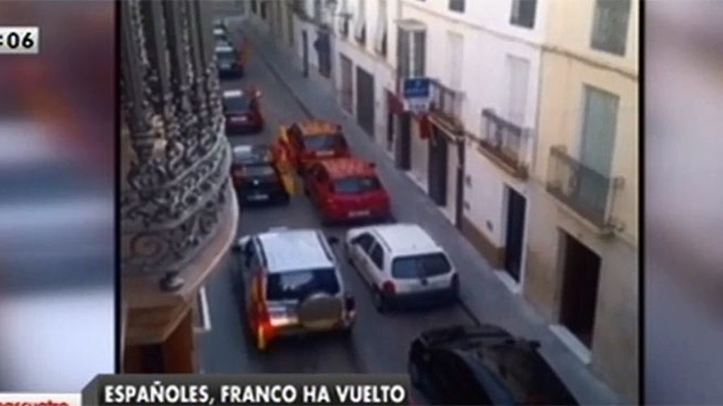 Una caravana de banderas franquistas recorre las calles de Lucena
