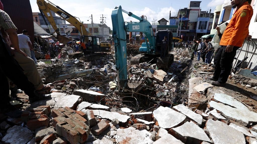 Un centenar de muertos y más de 600 heridos por un terremoto en Sumatra