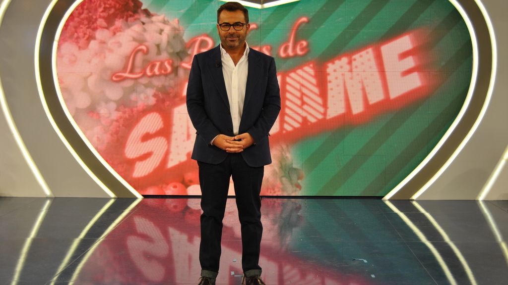 Kiko Hernández y Carmen Alcayde, presentadores de 'Las bodas de Sálvame'