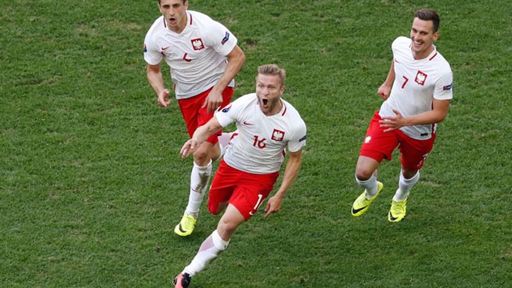 Polonia se clasifica como segunda y Ucrania se va a casa sin puntos ni goles