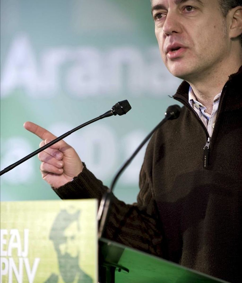 El presidente del PNV, Iñigo Urkullu, durante una intervención en Sukarrieta (Vizcaya) en un acto político con motivo del aniversario del fallecimiento del fundador del partido, Sabino Arana. EFE/Archivo