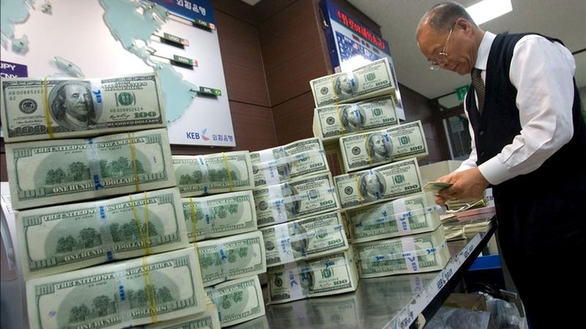 Irán ha propuesto a China la creación de un banco bi-nacional que contribuya a facilitar las transacciones económicas, financieras y comerciales entre los dos países, anunció hoy la agencia en noticias estatal Irna. EFE/Archivo