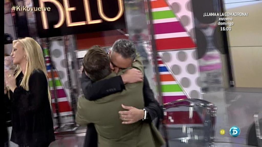 El colaborador se rencuentra con sus compañeros
