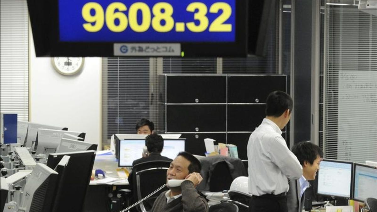 El índice Nikkei se sitúa en las 9.608,32 unidades en el cierre de la Bolsa de Tokio (Japón). EFE/Archivo