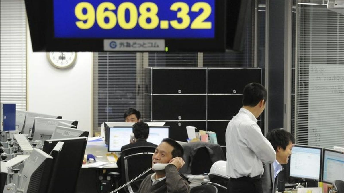 El índice Nikkei se sitúa en las 9.608,32 unidades en el cierre de la Bolsa de Tokio (Japón). EFE/Archivo El índice Nikkei se sitúa en las 9.608,32 unidades en el cierre de la Bolsa de Tokio (Japón). EFE/Archivo