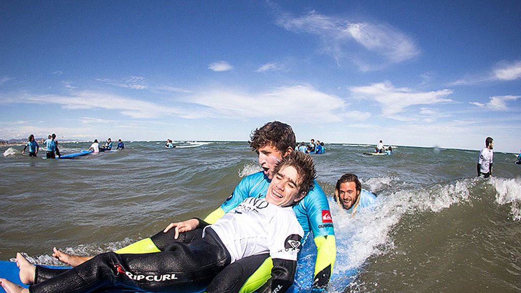 La labor de Kind Surf  'toca' mar en Valencia en una jornada para recordar siempre