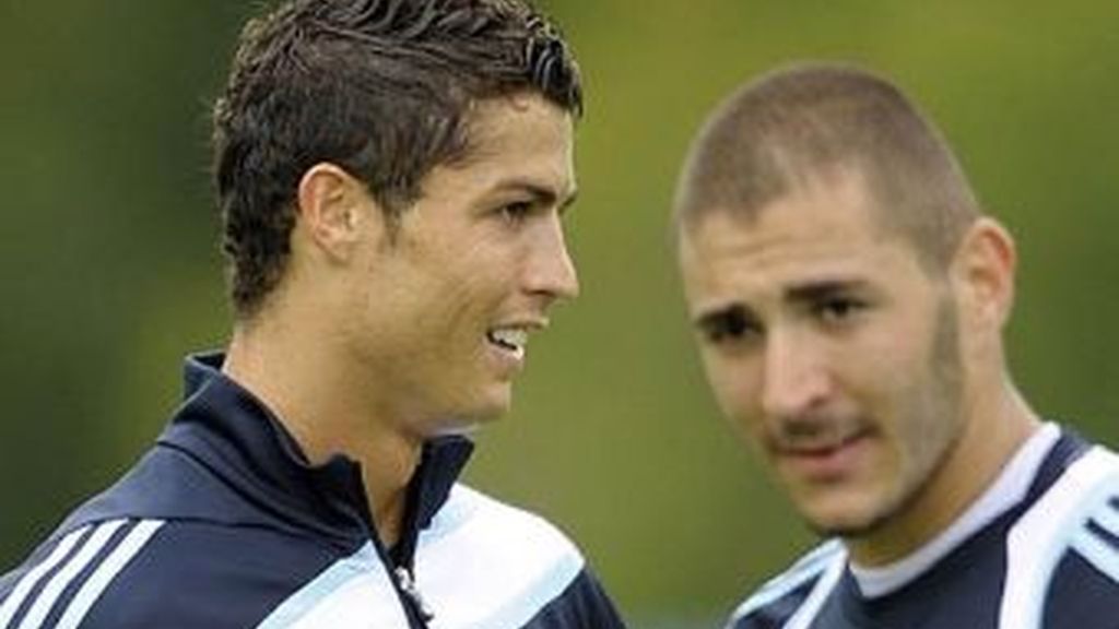 Cristiano Ronaldo y Benzema, dos de las cuatro puntas con las que cuenta Mourihno para vencer al Olympique de Lyon.