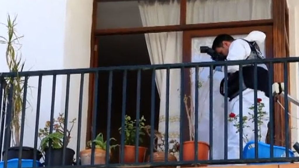Un hombre asesina a su esposa a cuchillazos en el balcón de su casa en Pollensa
