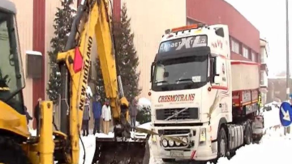 La nieve sigue sin dar tregua en Palencia y el sur de Cantabria