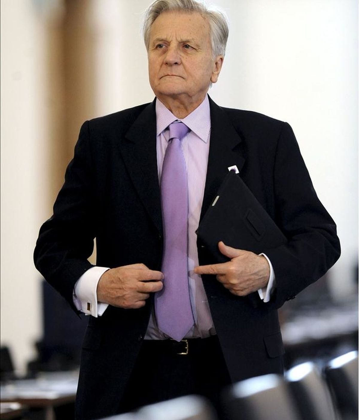 El presidente del Banco Central Europeo (BCE), el francés Jean-Claude Trichet, ganó el año pasado 367.863 euros, un 2 % más que en 2009 (360.612 euros), según el informe anual de 2010 que la entidad publicó hoy. EFE/Archivo