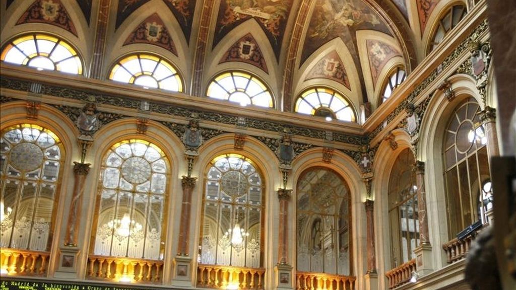 El panel refleja la evolución del principal indicador de la Bolsa española. EFE/Archivo