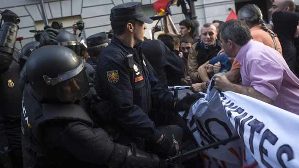 Al menos tres detenidos en la concentración de 'Rodea el Congreso'