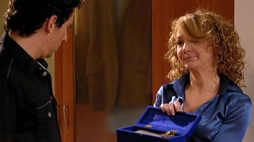 Luisma se enrolla con una cleptómana