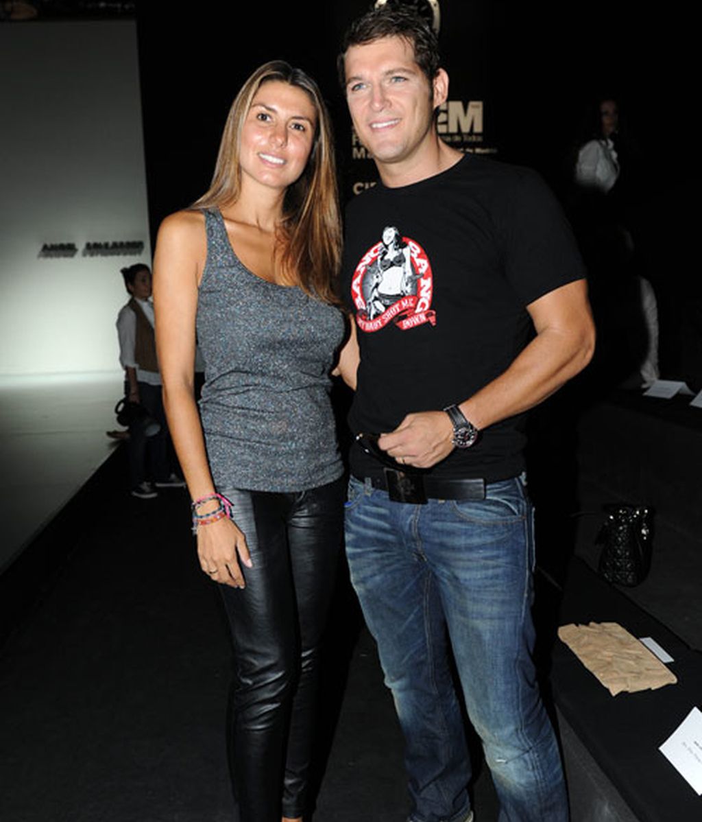 Desfile de famosos en Cibeles 2011