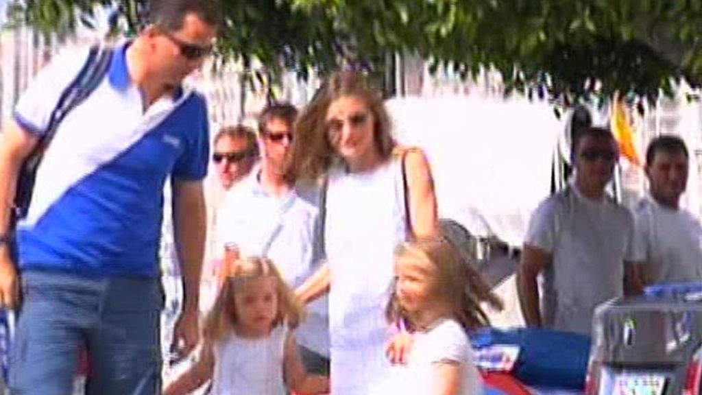 Letizia llega a mallorca con sus hijas