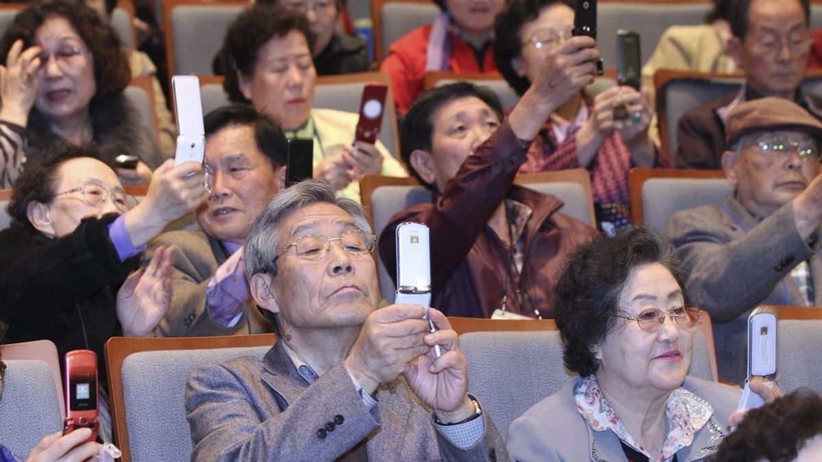 Los mayores, con los smartphones
