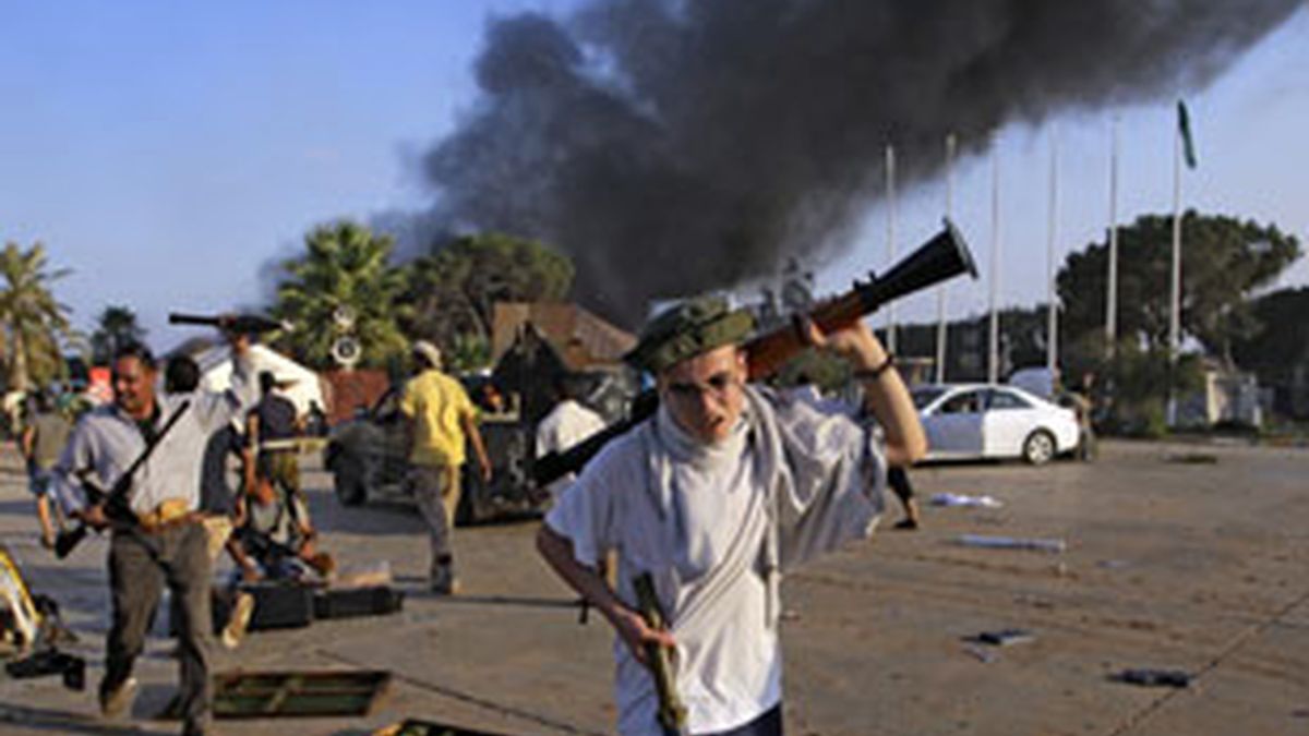 Continúan los intensos enfrentamientos entre los leales a Gadafi y los rebeldes. Foto: AP.