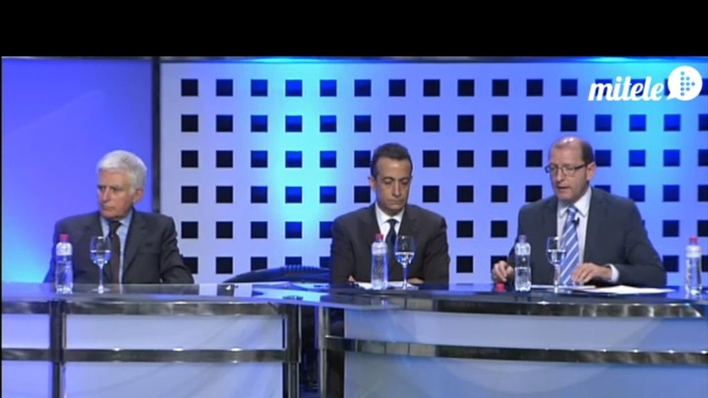 Vasile, J.J. Santos, Manu, Sara, Casillas, Iniesta, Del Bosque, en la presentación