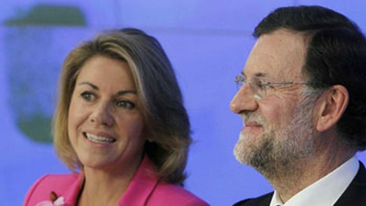 Mariano Rajoy, acompañado de María Dolores de Cospedal, este lunes en la sede del PP en la calle Génova, madrileña. Foto: EFE