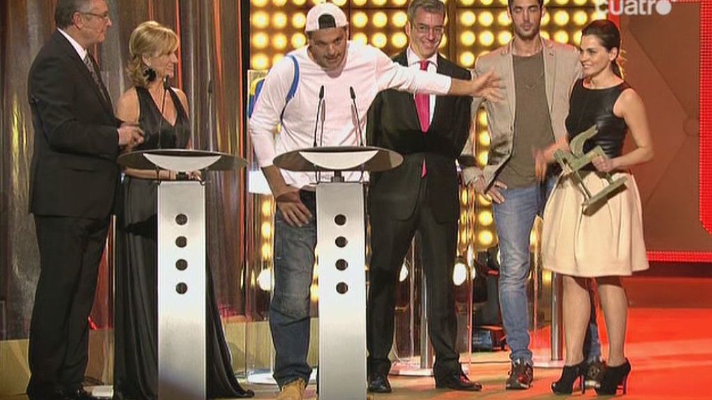 Frank Cuesta recogió el premio acompañado por su equipo