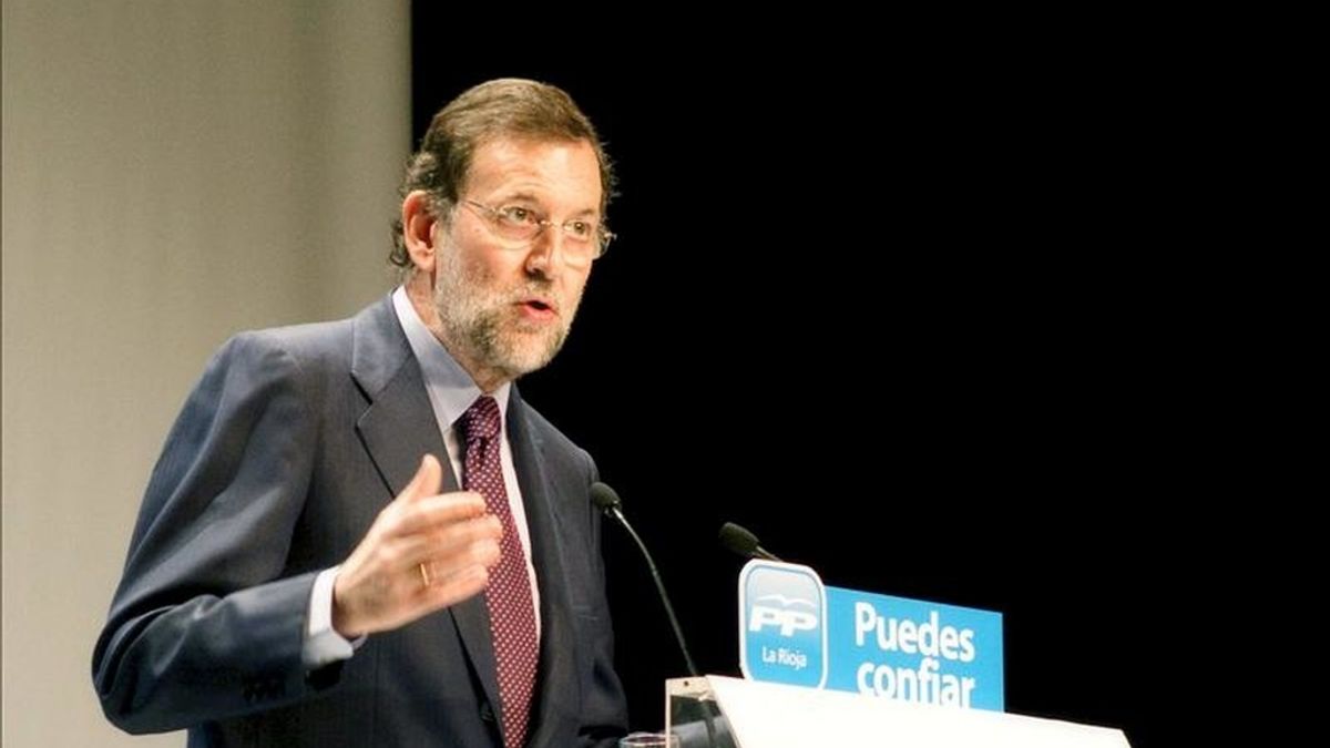 El presidente del Partido Popular, Mariano Rajoy, durante su intervención hoy en un acto del partido en el Riojafórum de Logroño. EFE
