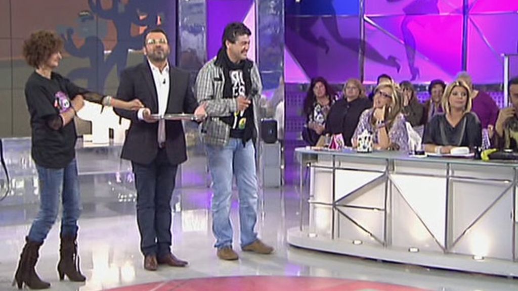 Paqui se entera de que está embarazada en directo