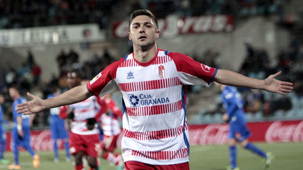 Siqueira salva un punto para el Granada con polémica