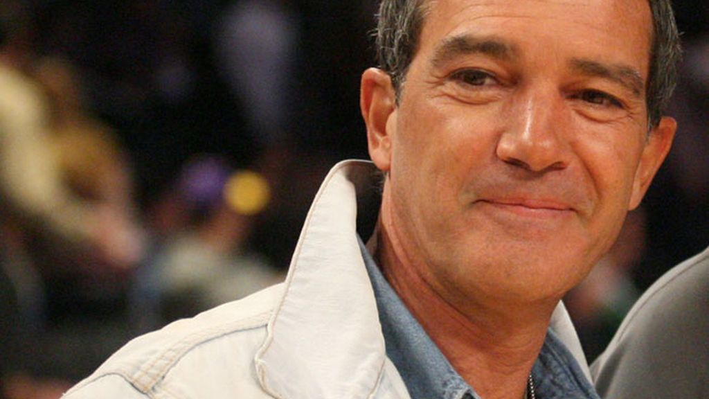 Antonio Banderas, un tumor en la espalda