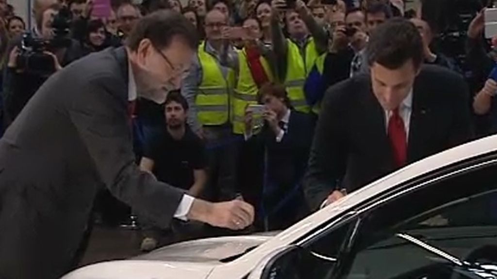 Rajoy y el presidente de Ford firman un compromiso por el empleo