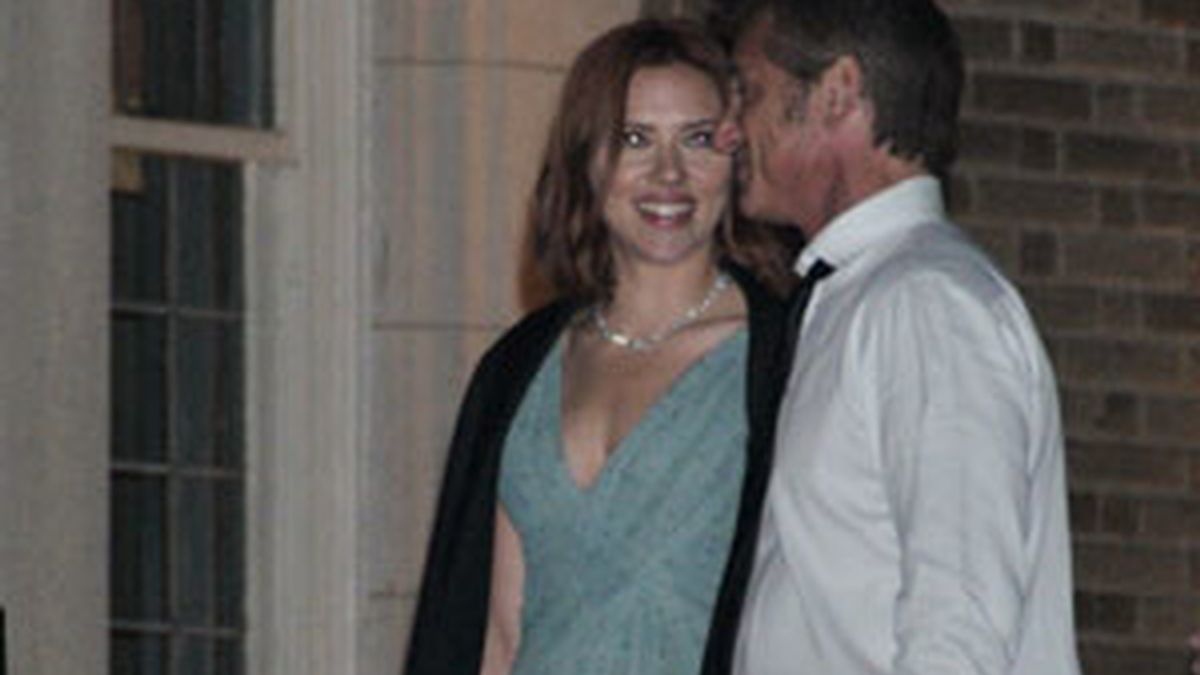 Scarlett Johansson y Sean Penn en una cena en Washigton en abril, cuando aún mantenían un romance. Foto: Gtres