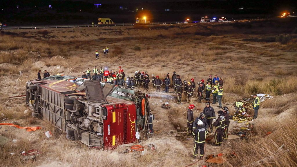 Catorce fallecidos al salirse un autobús de la carretera en Cieza, Murcia