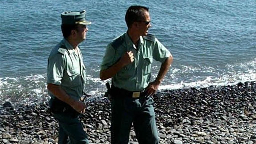 Una menor de diecisiete años murió ahogada esta tarde en la misma zona de acantilados de la costa de Amadores donde esta mañana se ahogó una pareja de alemanes, informó el Centro Coordinador de Emergencias y Seguridad 112. EFE/Archivo