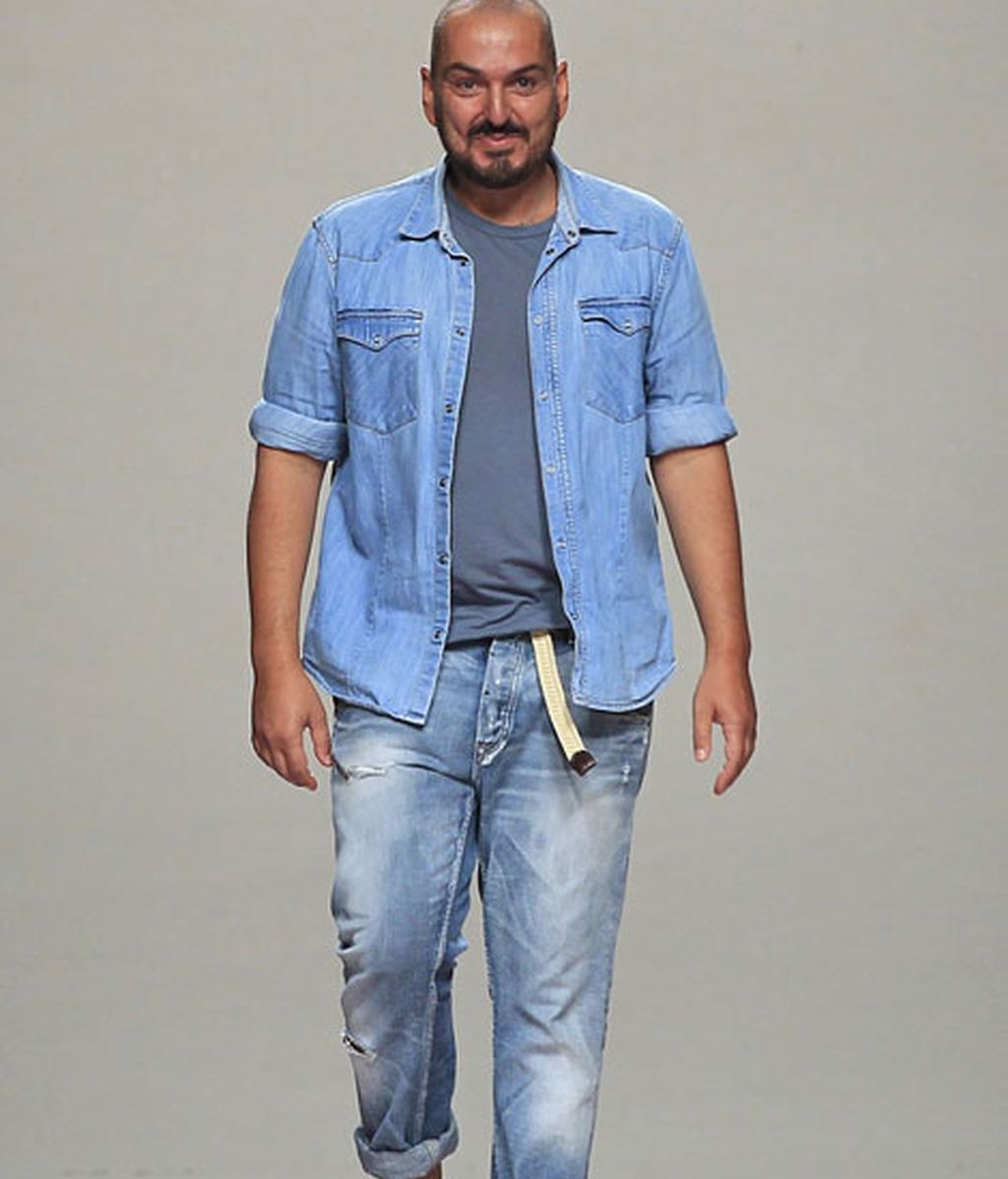 Siluetas fluidas que evocan un verano perpetuo