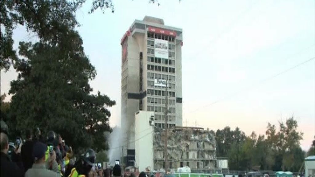 La demolición en segundos de un antiguo hotel en Atlanta