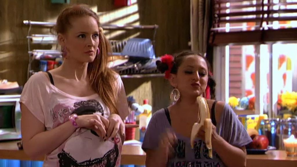 Las dos amigas son capaces todo con tal de ligar